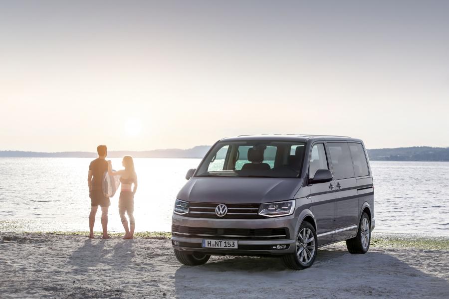  Volkswagen Multivan 2015 года  (фото 9 из 20)